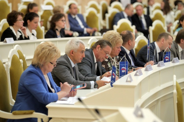 Заксобрание Петербурга поддержало законопроект о добровольном изучении языков