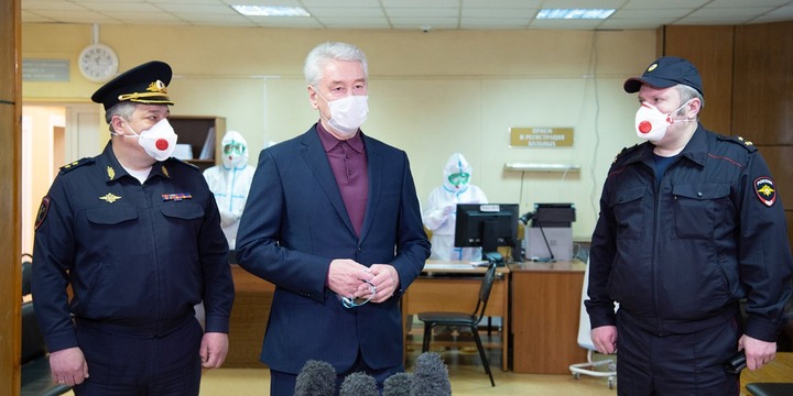 Мэр Москвы заявил, что всем заболевшим коронавирусом мигрантам оказывают медицинскую помощь