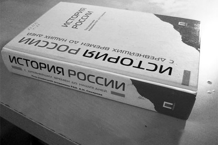 Министерство образования не собирается отказываться от единого учебника истории
