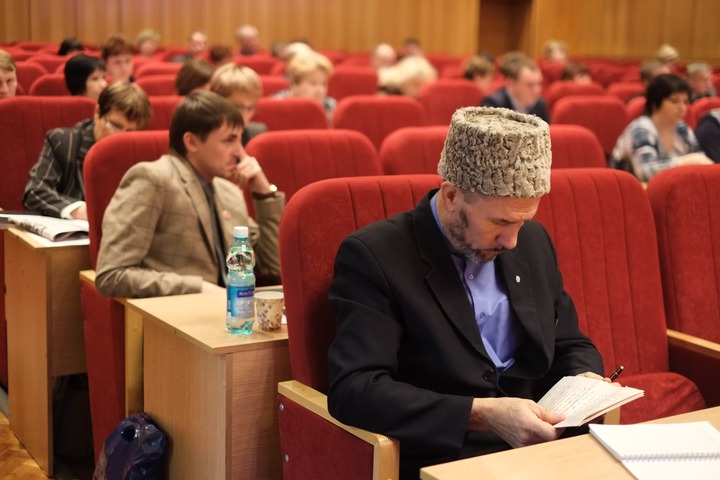 В Кировской области выпустили справочник о национальностях и религиях региона