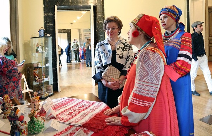 Выставка народных промыслов России открылась на "Русских сезонах" в Италии