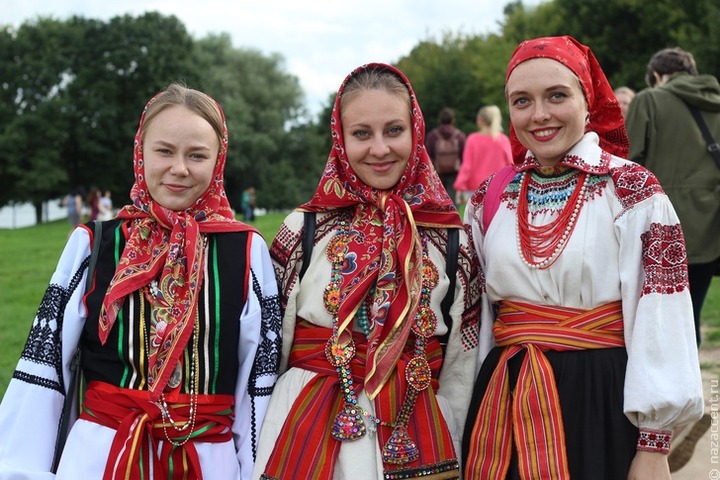 Выставка оригинальных русских костюмов XIX века открылась в Калининграде