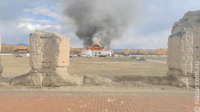 Мощный пожар уничтожил крупнейший буддийский храм в Тыве