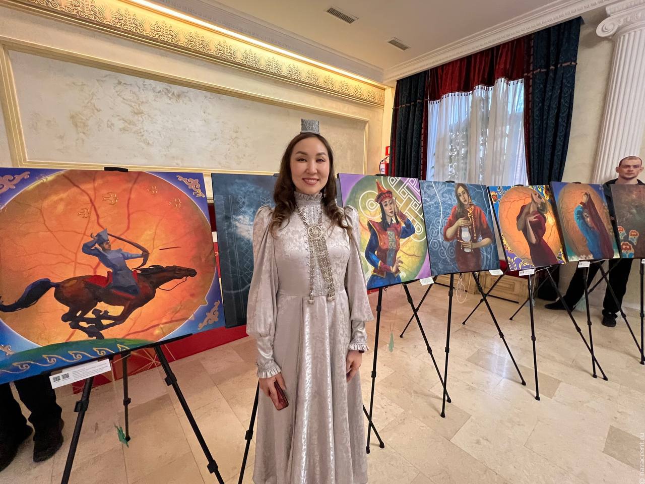 Выставка картин "Многоликая Россия" открылась в Общественной палате РФ