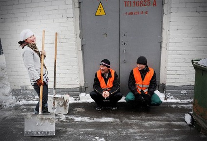 В Москве дворники из Таджикистана отказались убирать снег и объявили забастовку