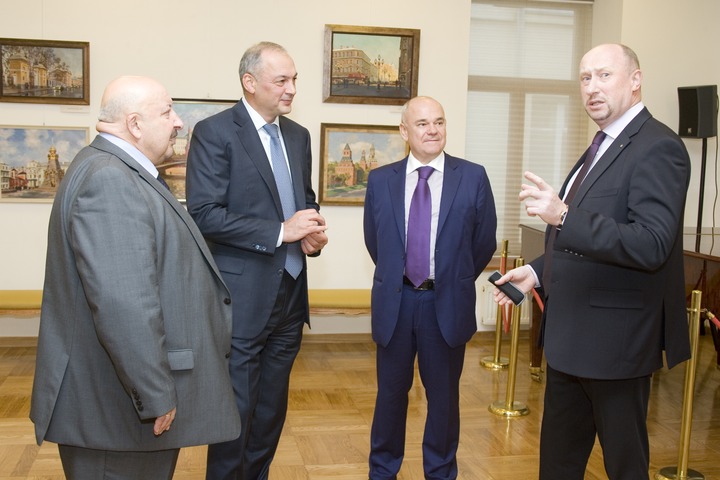 Замглавы АП Магомедов познакомился с работой Московского дома национальностей