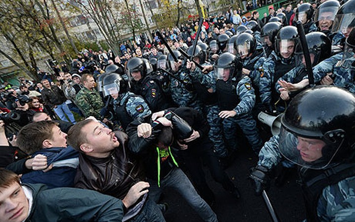 Больше половины жителей Москвы и Санкт-Петербурга поддерживают участников беспорядков в Бирюлеве