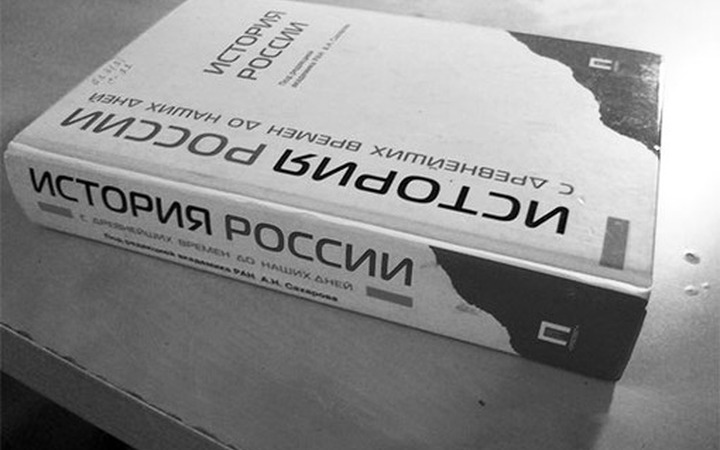 Министерство образования не собирается отказываться от единого учебника истории