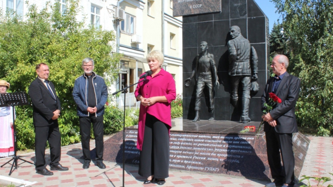 В Энгельсе почтили память российских немцев — жертв репрессий