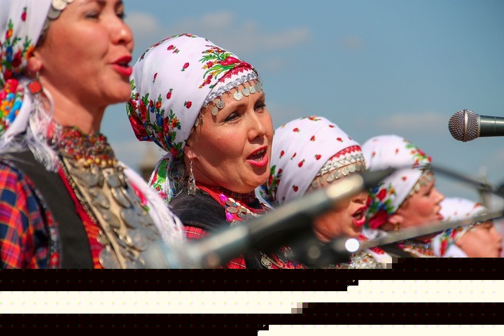 Самое большое этнограффити нарисуют на фестивале "Русское поле" в Москве