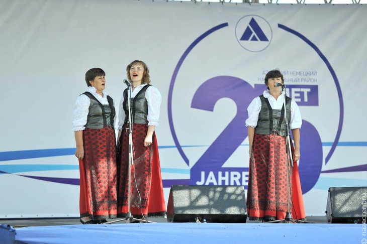 25-летие Азовского немецкого национального района Омской области - Национальный акцент
