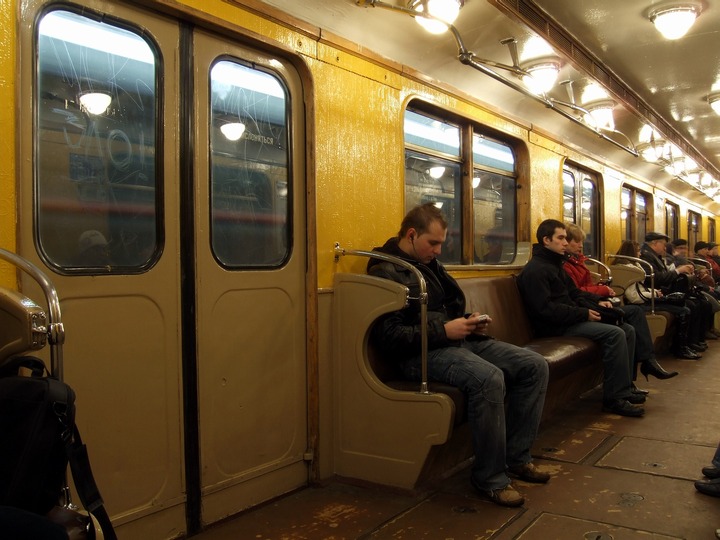 Московская полиция разыскивает напавших на мигрантов в метро