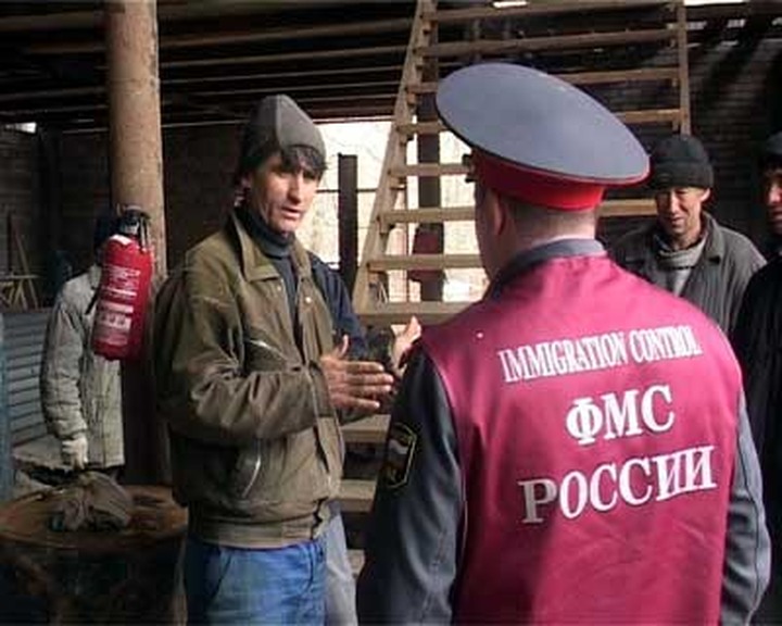 Депутаты предложат вакцинировать мигрантов за счет работодателей