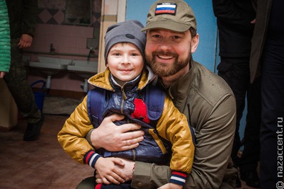Глава ФАДН России вручил гуманитарную помощь детям Мариуполя