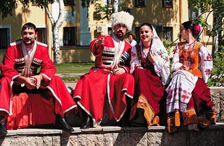 Кривошеинские казаки щегольнут новыми костюмами