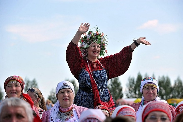 Около 700 человек станцевали многонациональный хоровод на "ГуртFEST" в Удмуртии