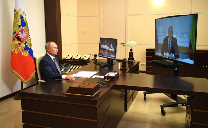 Губернатор Ростовской области попросил Путина поддержать грантом казачий ансамбль