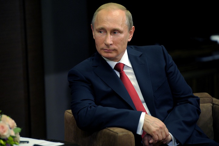 Путин поручил упростить получение вида на жительство знающим русский язык иностранцам