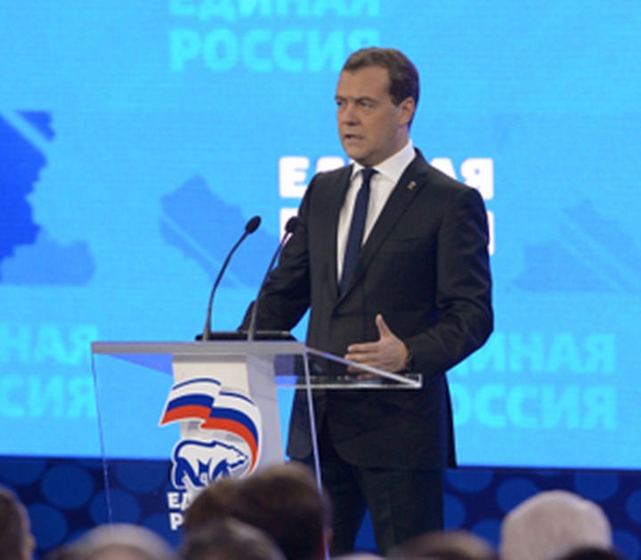 Медведев призвал бороться с этническими анклавами