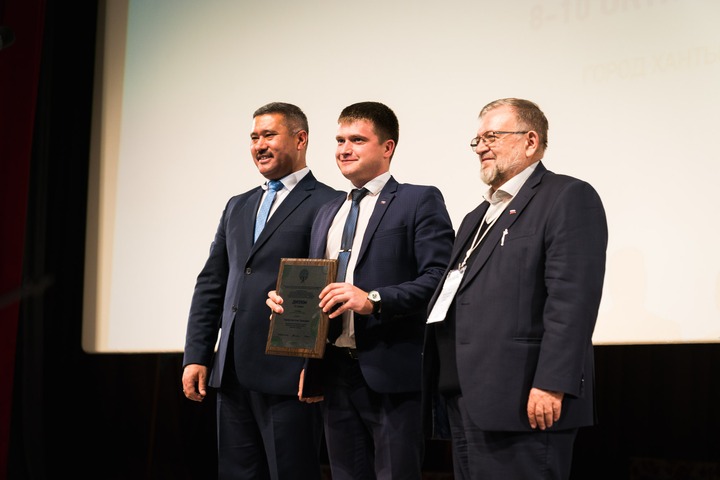 Награды за укрепление межнационального мира вручили на форуме в Югре