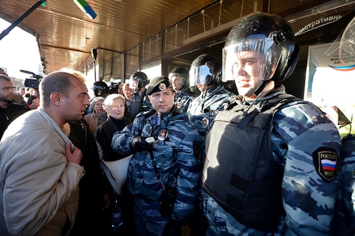 Полиция задержала 400 человек во время беспорядков в Бирюлеве