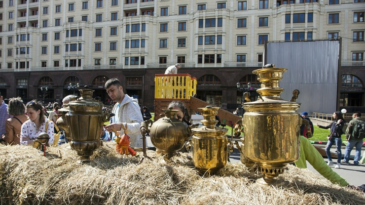 На Самоварфесте в Москве накормят хингалшем и шаньгами