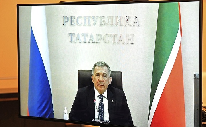 Минниханов — Путину: "Праздники каждый будет праздновать дома"