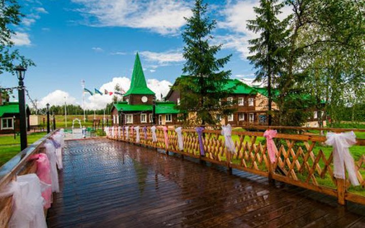 В финно-угорском этнопарке голодный медведь задрал двух лосих