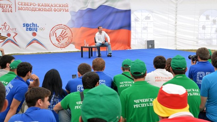 Медведев: Нужно тщательно изучить законопроект о языках народов России