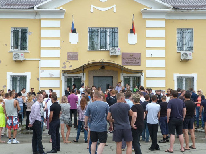 После ночного антимигрантского митинга власти Среднеуральска пообещали жителям принять меры