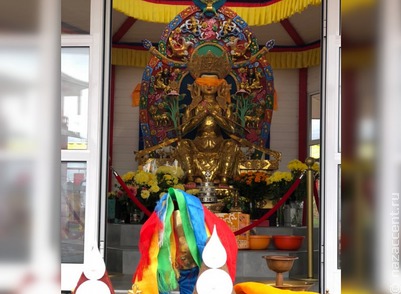 В Бурятии освятили статую Будды и 16 буддийских ступ