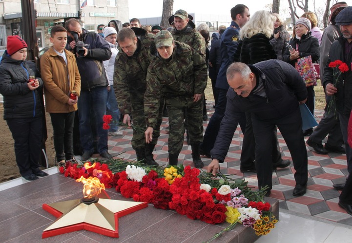 Азербайджанцы восстановили памятник "Скорбящая мать" в Петропавловске-Камчатском