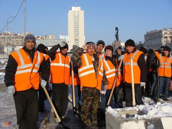 В центре Москвы не хватает дворников из-за квот на мигрантов