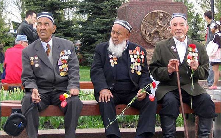 В Санкт-Петербурге открыли памятную плиту в честь оборонявших город в ВОВ таджикистанцев