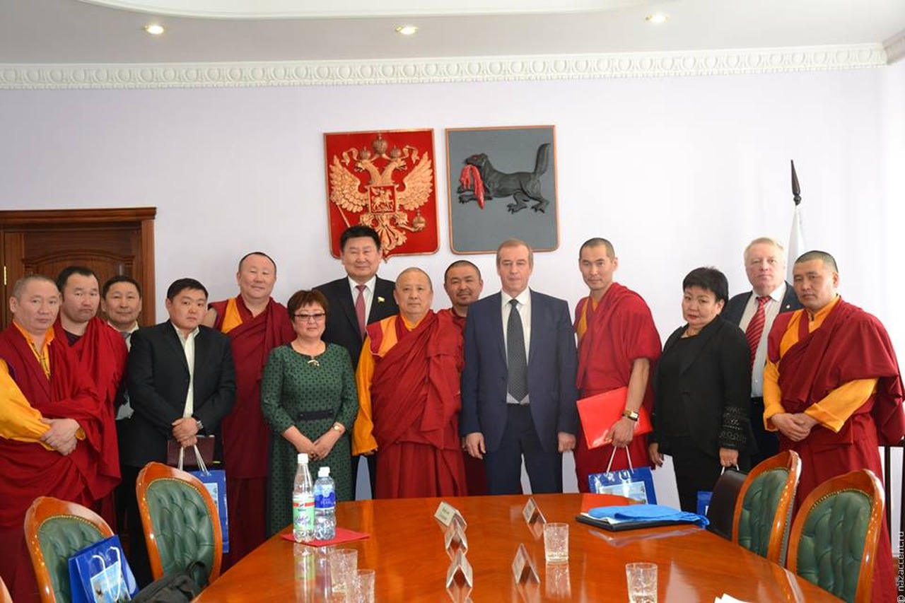 Губернатор Иркутской области встретился с буддистами 