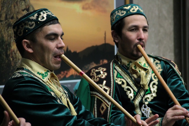 В Иркутске проведут этап фестиваля старинных национальных инструментов