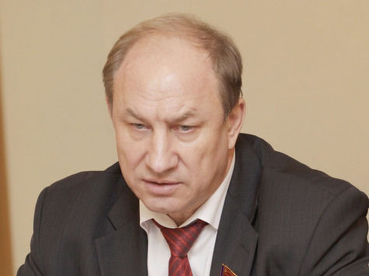В КПРФ считают, что "продажа" гражданства станет лазейкой для гастарбайтеров