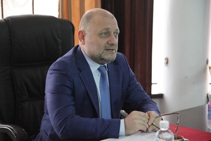 Министр нацполитики Чечни потребовал от "Новой газеты" извинений за публикацию о геях