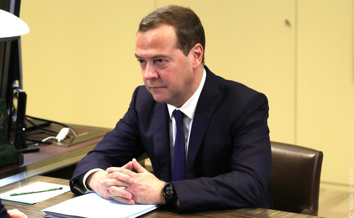 Медведев: В системе миграционного учета должна быть биометрия всех приезжих