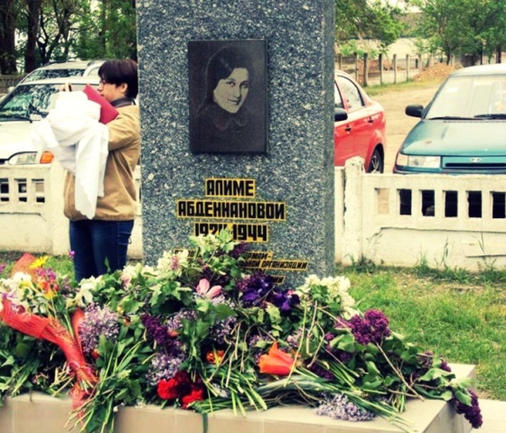 В селе Останино поставили памятник крымскотатарской разведчице