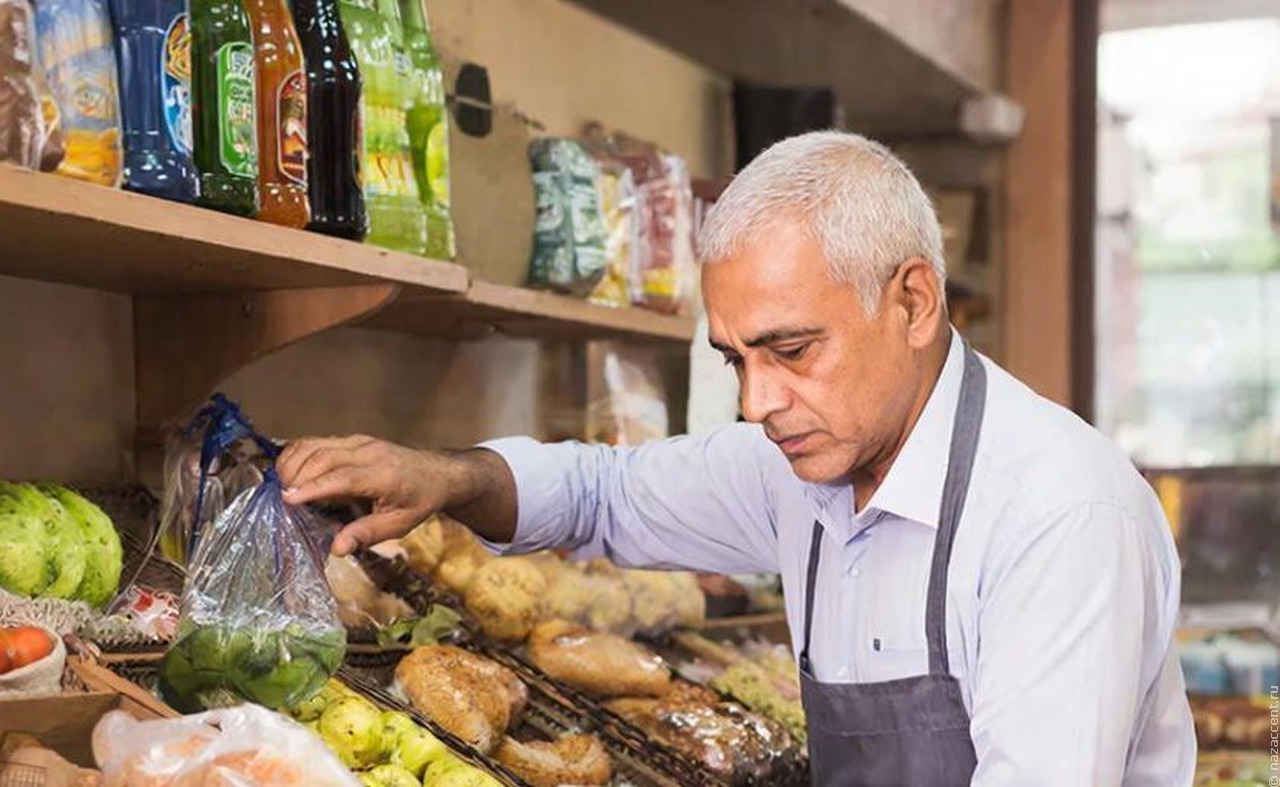 В 2026 году торговать алкоголем и сигаретами мигранты смогут только в одном регионе России