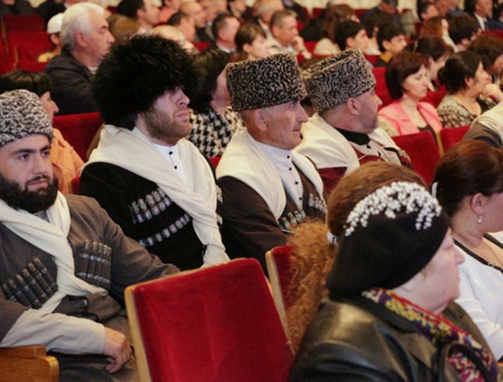 В Карачаево-Черкесии отметили день возрождения карачаевского народа