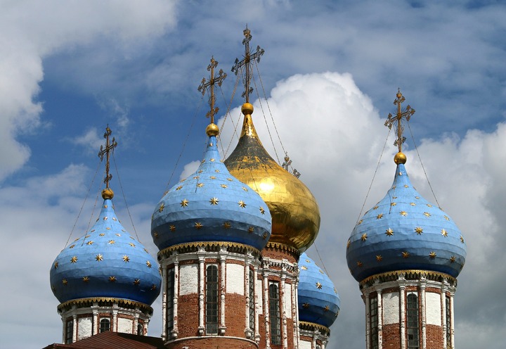Православные россияне отмечают День крещения Руси