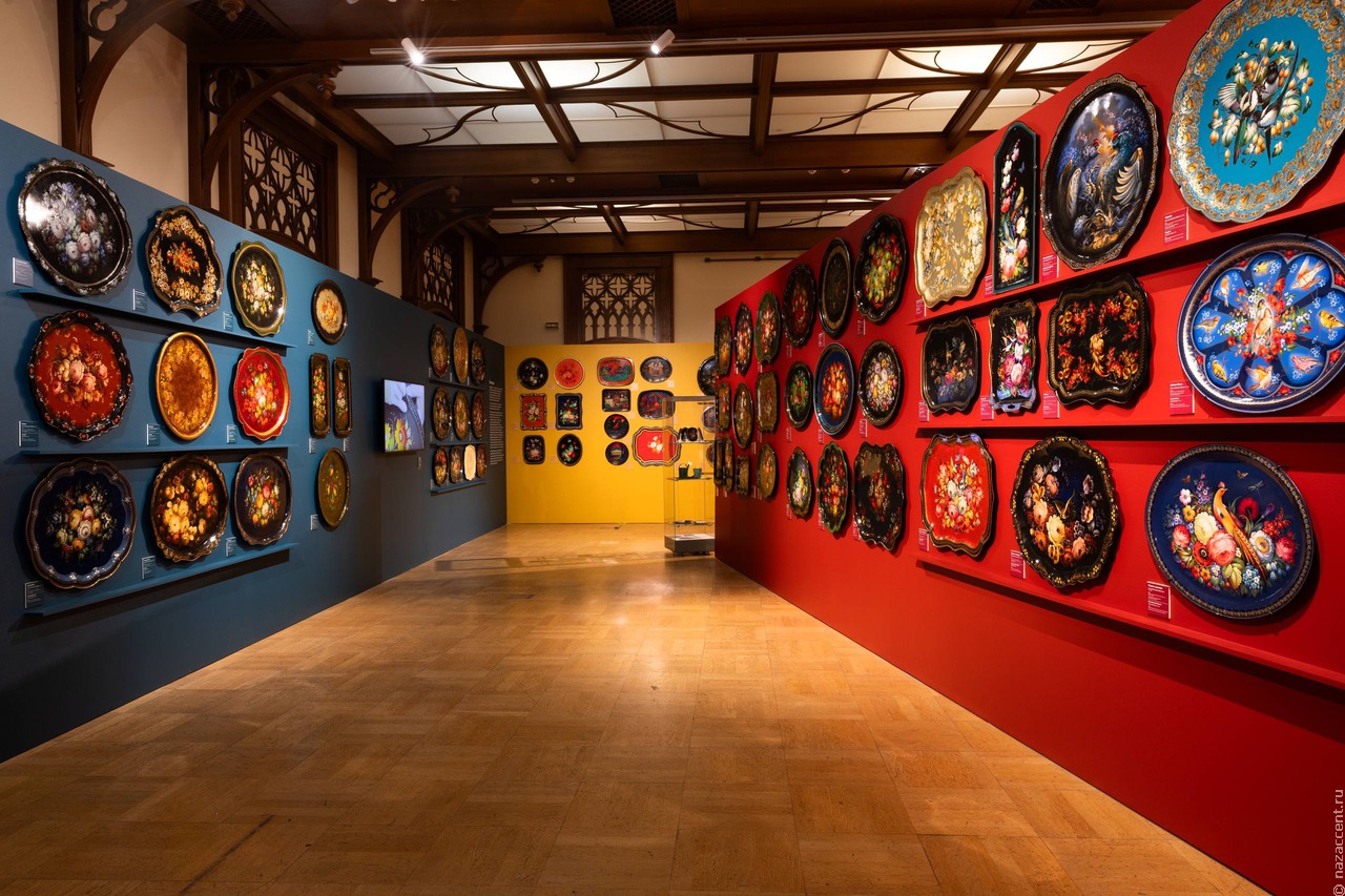 В Москве открылась масштабная выставка, посвященная 200-летию жостовского промысла