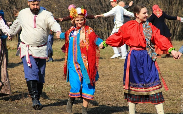 Кольцо-хоровод будут водить на "Красную горку" в Москве