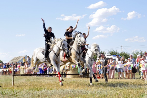 Как казаки Дона гостей этнографического фестиваля встречали