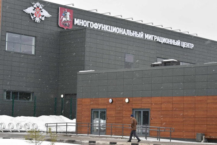 Более 400 тысяч мигрантов попросили о продлении документов с начала режима самоизоляции