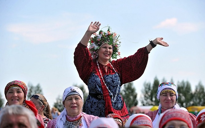 Около 700 человек станцевали многонациональный хоровод на "ГуртFEST" в Удмуртии
