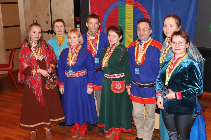 В чьих руках флаг?