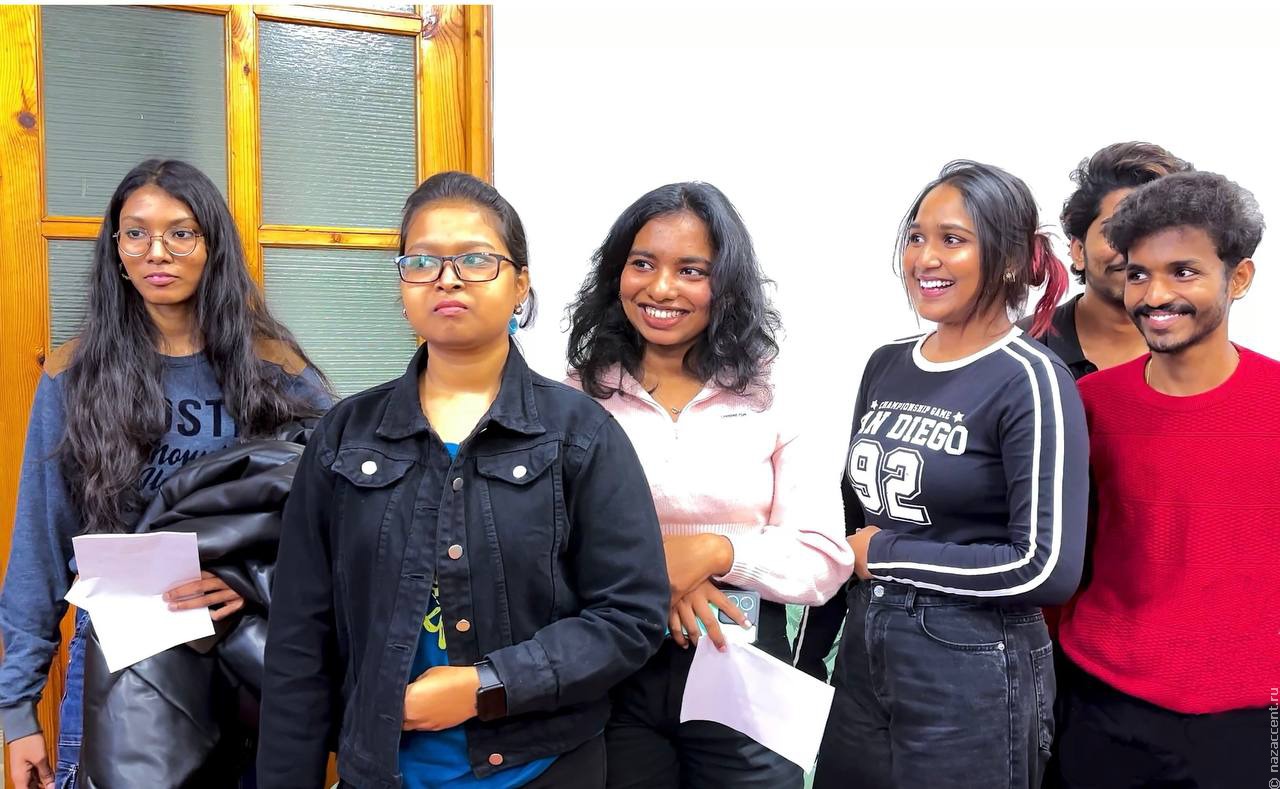 Ученики ШМЖ побывали в баптистском храме и познакомились там с прихожанами из Индии